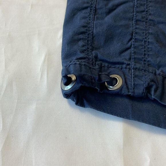 Women’s size 6 navy blue Gloria Vanderbilt Chino shorts - Picture 2 of 9